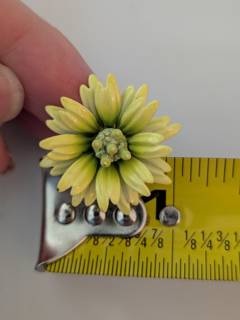 Vintage Retro Original 1960's Flower Enamel    Clip-on Earrings - Picture 5 of 6